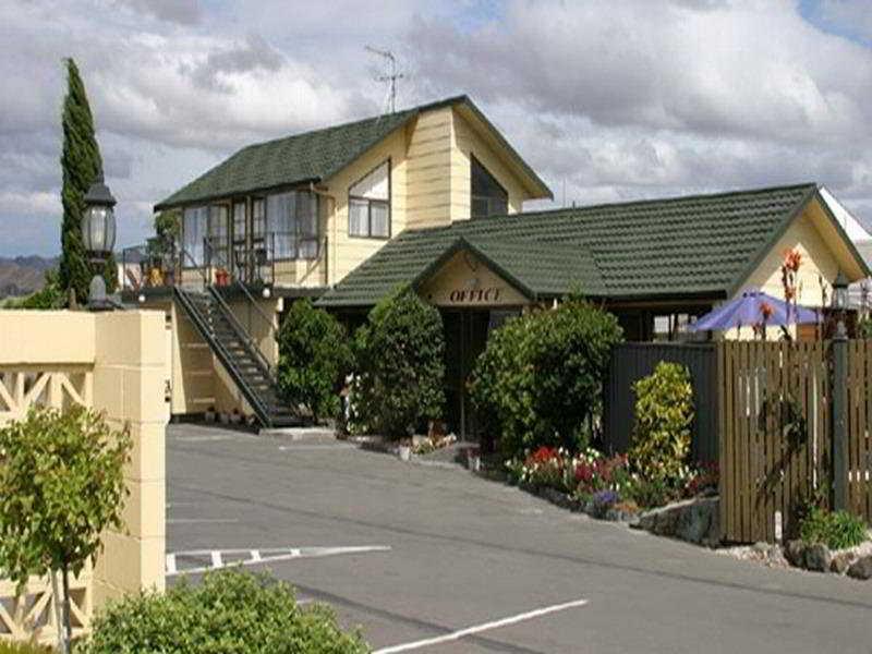 ביאנהיים Colonial Motel מראה חיצוני תמונה